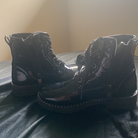 Black boots - Picture 3 of 4